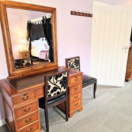 Villa Ochil 10 With Private Hot Tub - Fife - Loch Leven - Lomond Hills Kelty Exterior foto